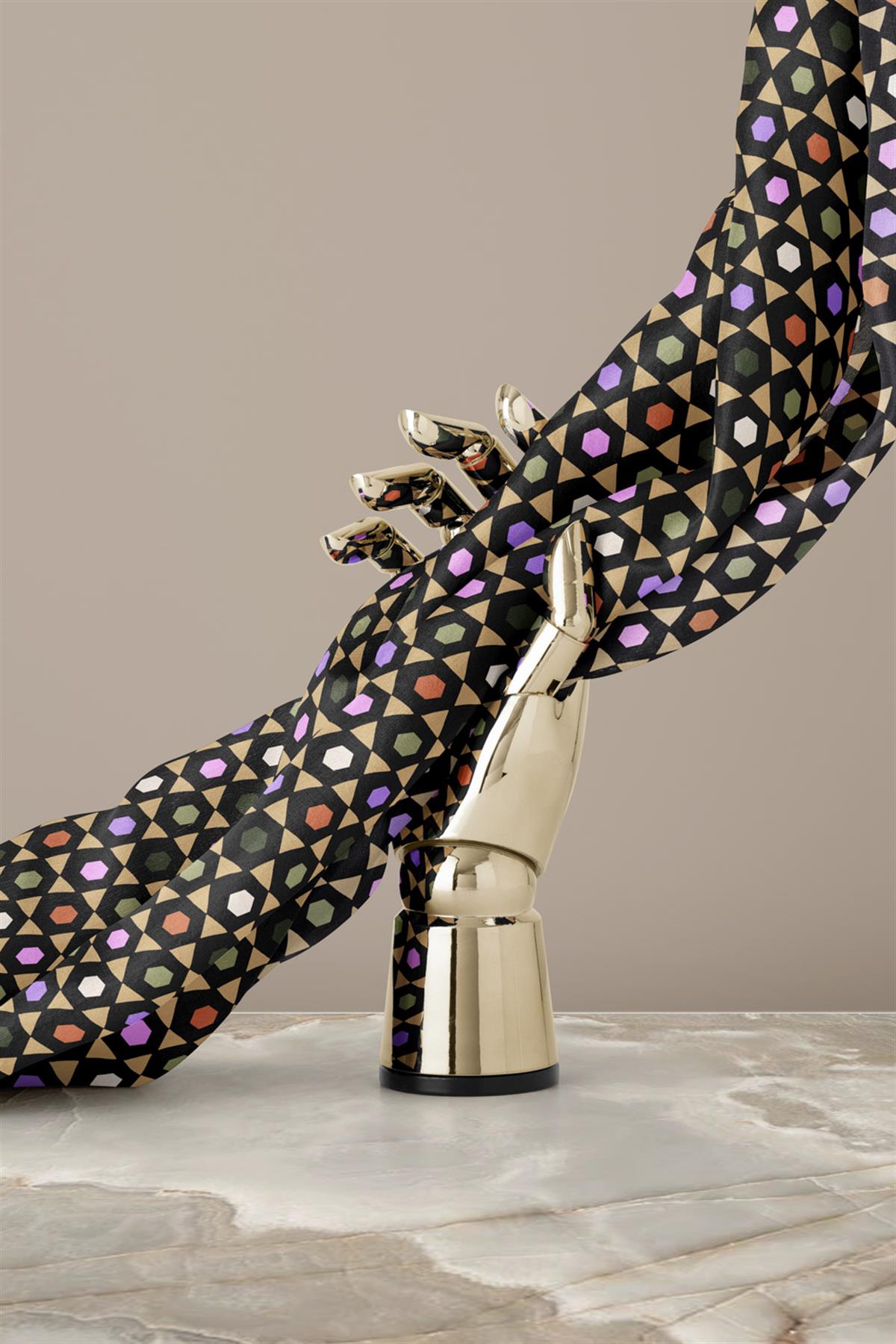 %100 Twill İpek Nokta Desenli Siyah - Bakır Renkli 90x90 Eşarp Dikim Şekli : El Dikişi