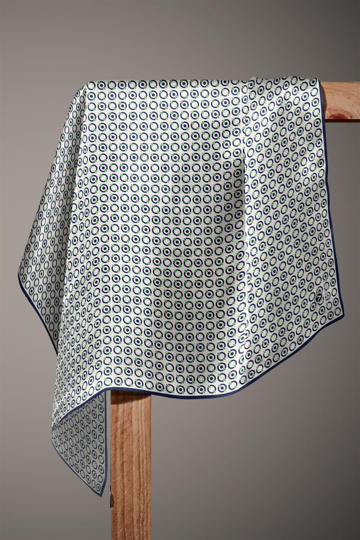 %100 Twill İpek Zincir Desenli Krem - Lacivert Renkli 90x90 Eşarp Kenar Dikiş Şekli El Dikişli