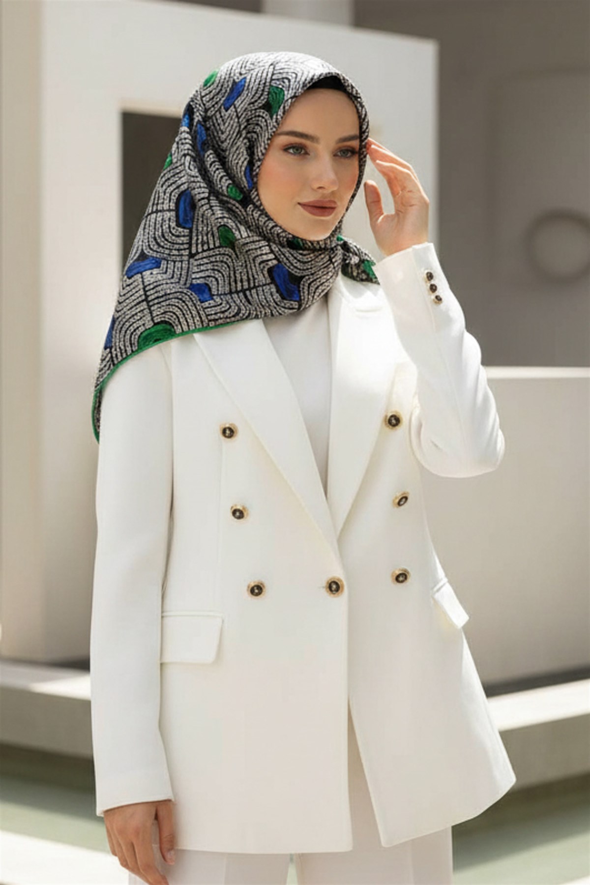 %100 Twill İpek Geometrik Desenli Saks - Zümrüt Yeşili Renkli 90x90 Eşarp Dikim Şekli : El Dikişi