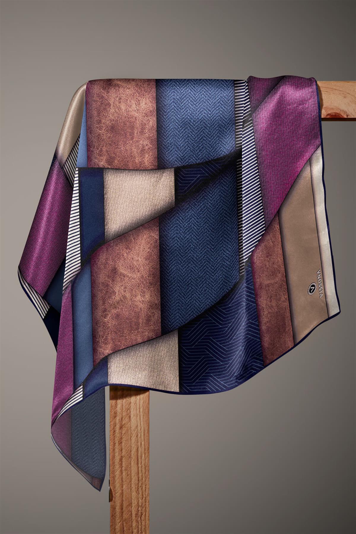 %100 Twill İpek Dokulu ve Geometrik Desenli Lacivert - Mürdüm Renkli 90x90 Eşarp Dikim Şekli : El Dikişi