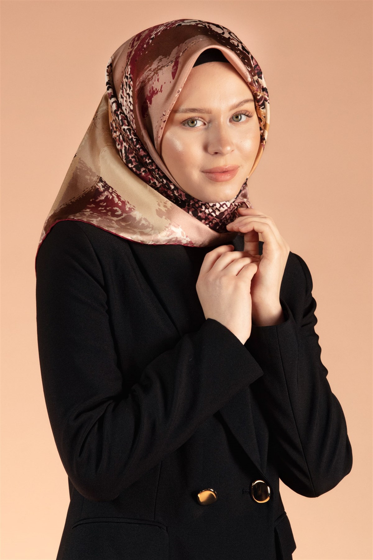 %100 Twill İpek Leopar ve Fırça Desenli Bordo Renkli 90x90 Eşarp Dikim Şekli : El Dikişi