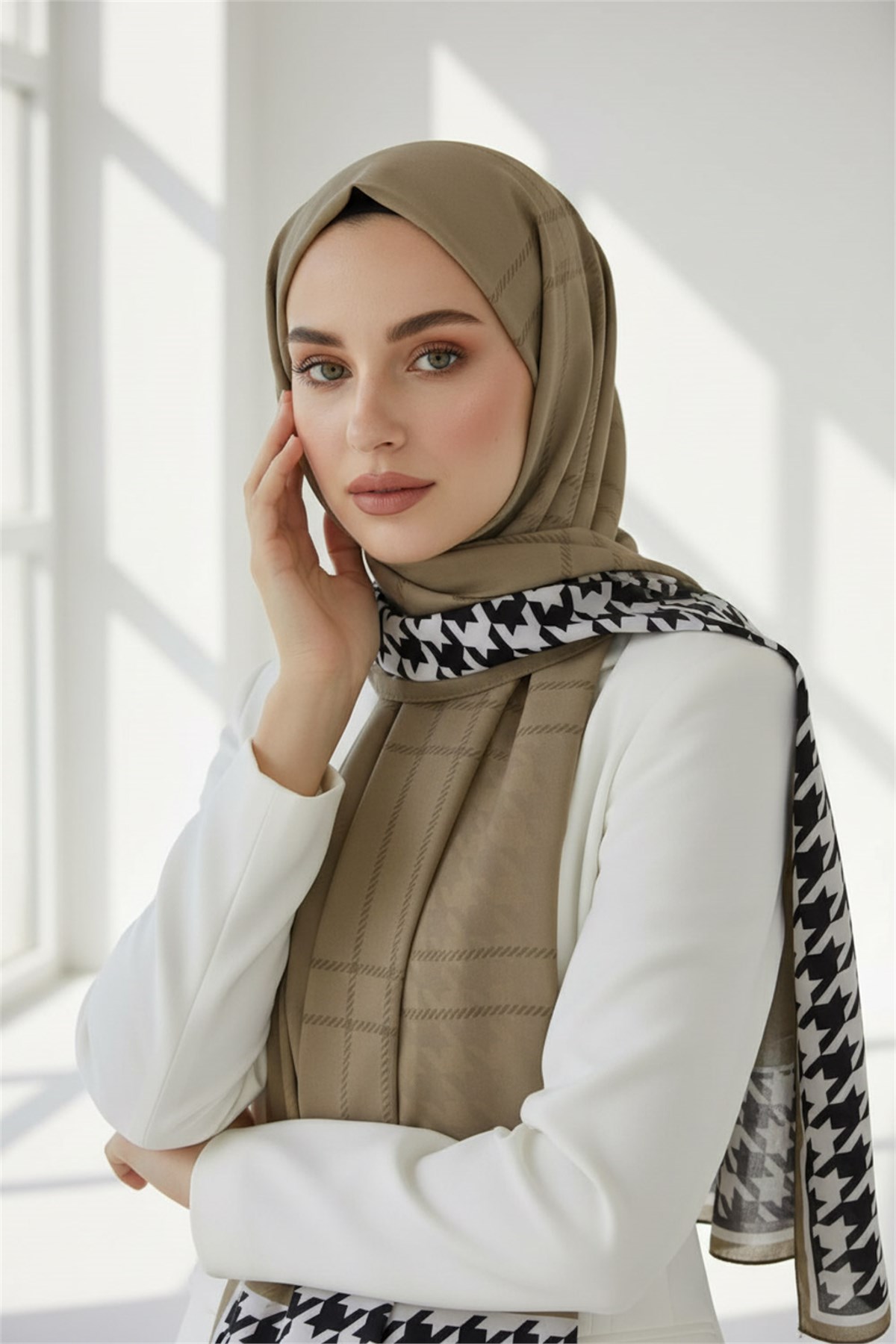 KREP KAZAYAĞI DESENLİ KAHVERENGİ - SİYAH RENKLİ 75X195 KIRIŞMAZ ŞAL