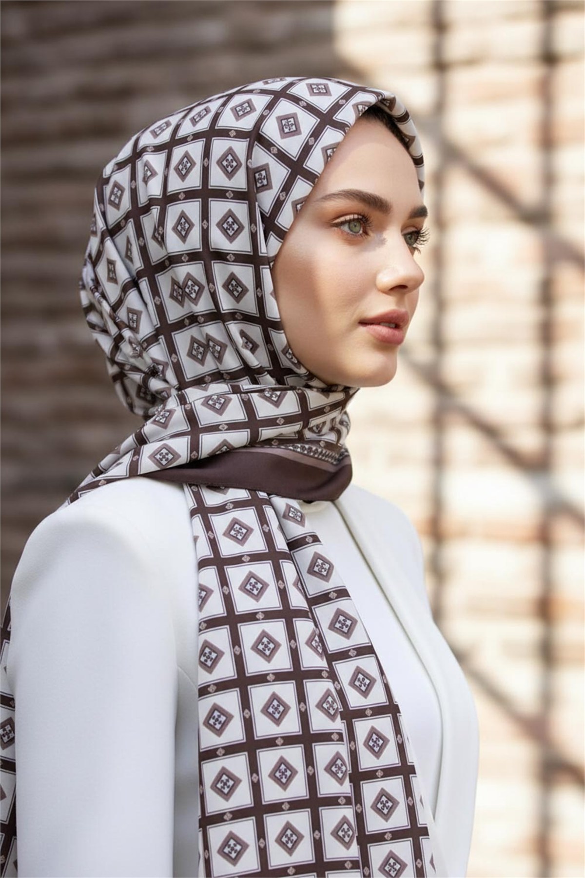 KREP KARE DESENLİ VİZON RENKLİ 75X195 KIRIŞMAZ ŞAL