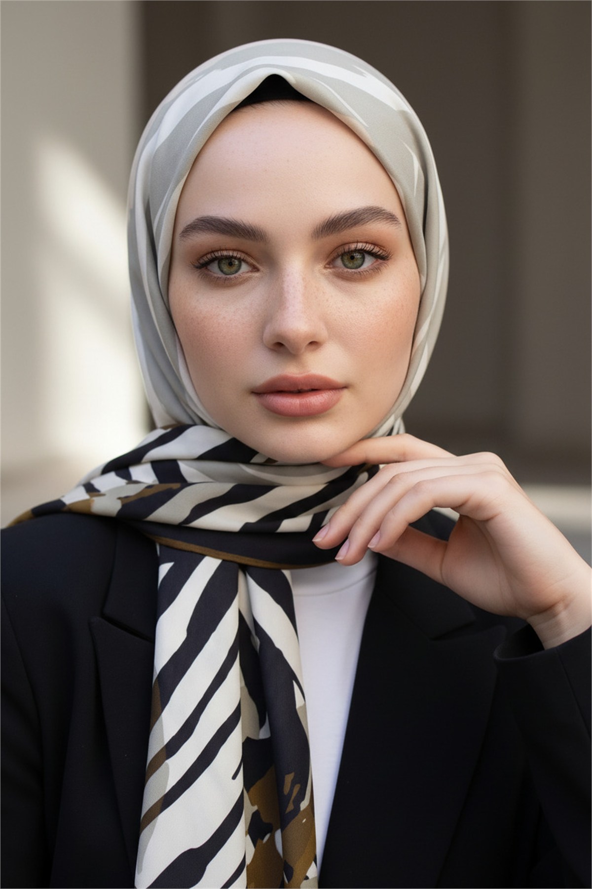 KREP ZEBRA VE ÇİÇEK DESENLİ HARDAL RENKLİ 75X195 KIRIŞMAZ ŞAL