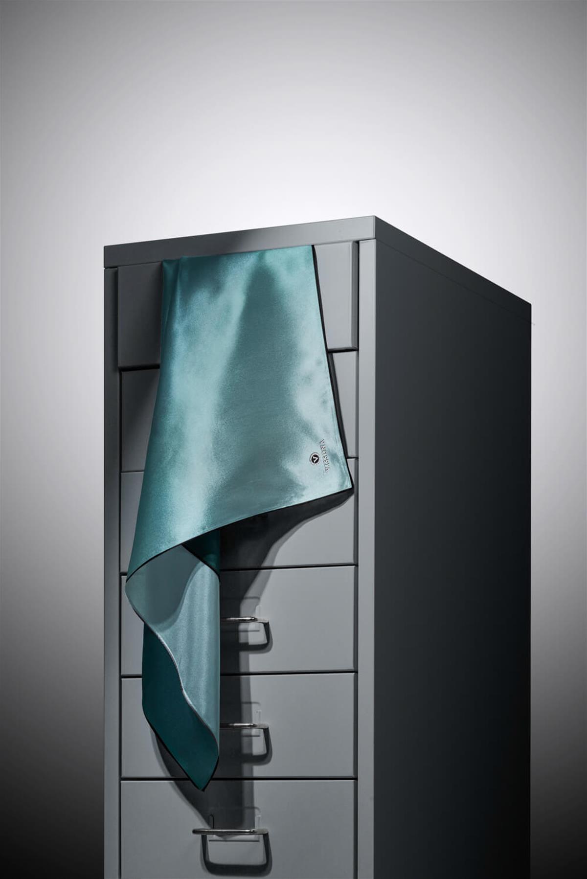 %100 Twill İpek Degrade Desenli Mint Yeşili Renkli 90x90 Eşarp Dikim Şekli : El Dikişi