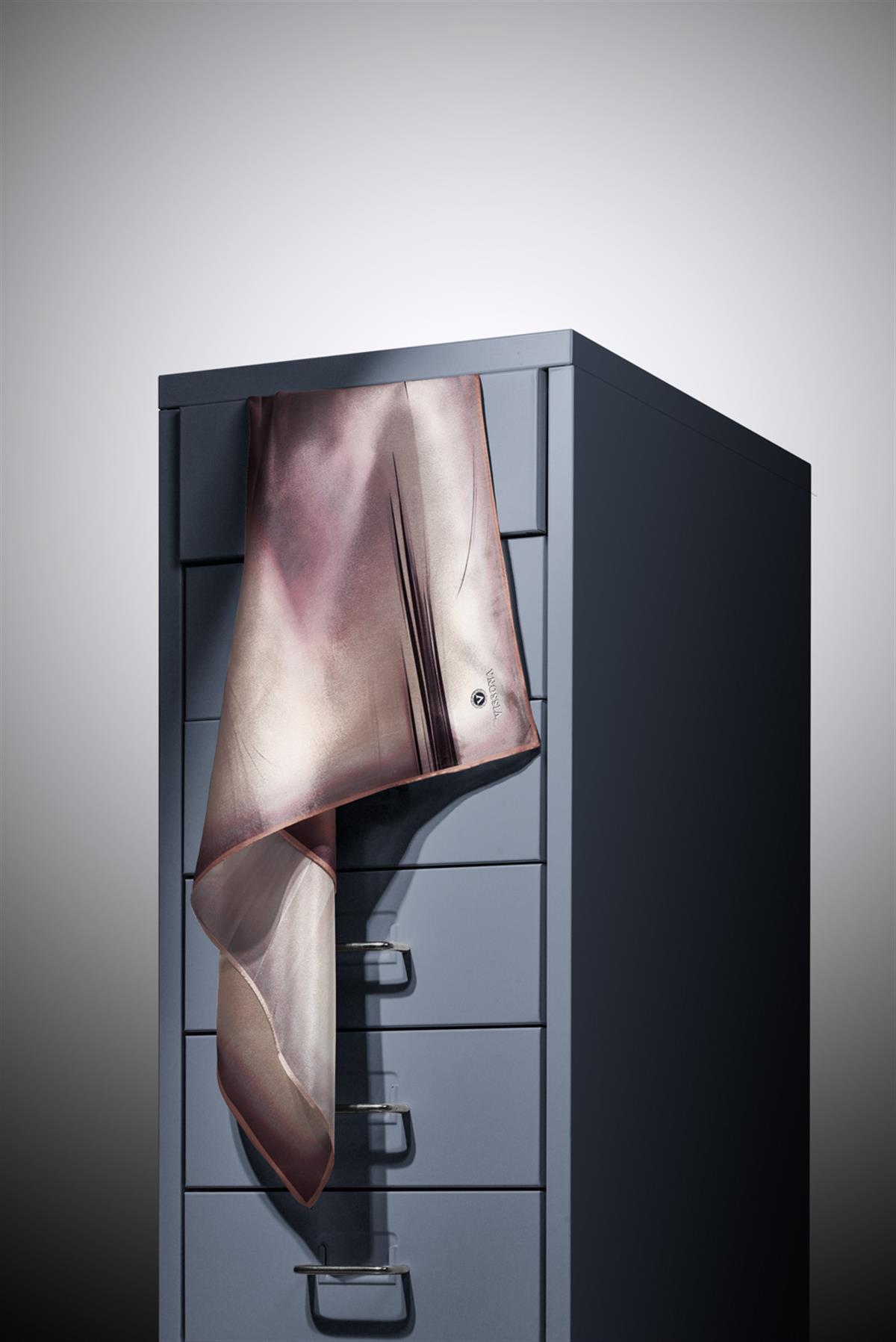 %100 Twill İpek Degrade Duman Bakır Renkli 90x90 Eşarp Dikim Şekli : El Dikişi