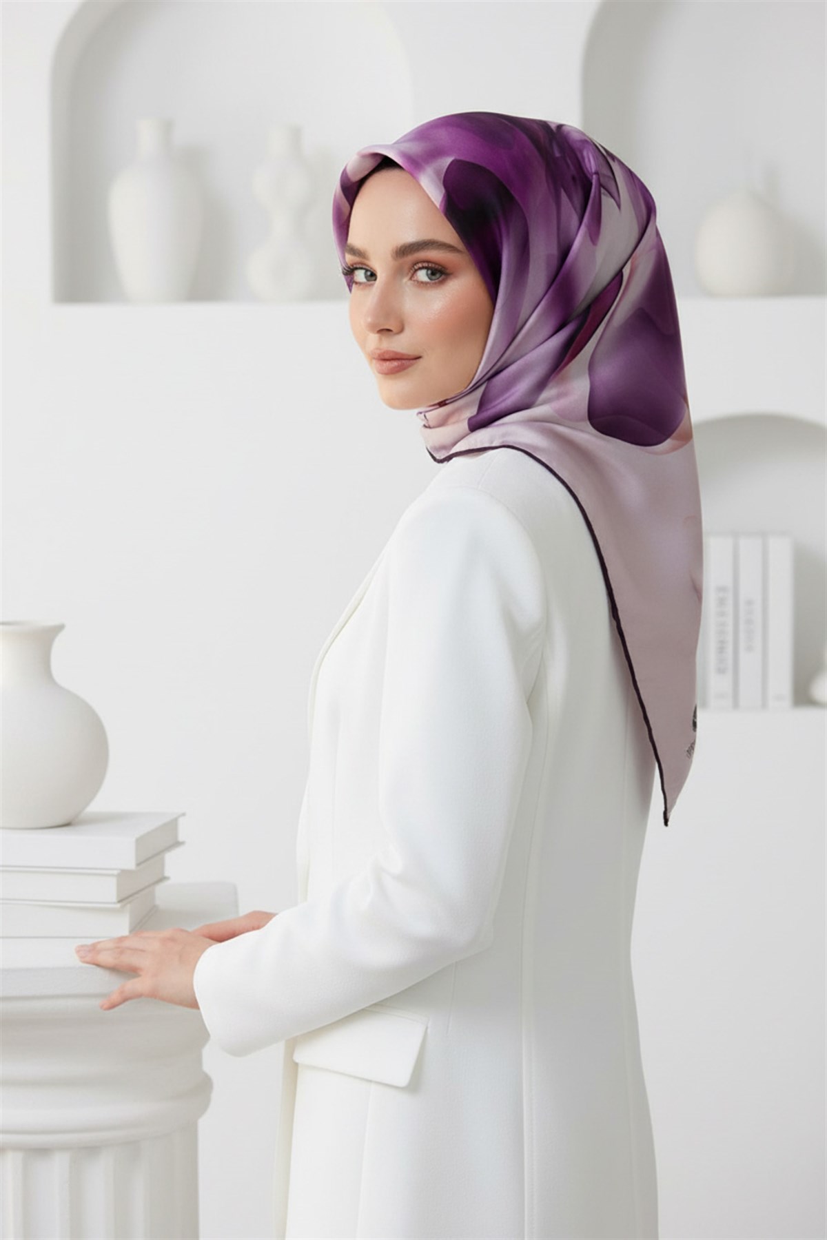 %100 Twill İpek Büyük Çiçek Desenli Mürdüm - Lila Renkli 90x90 Eşarp Dikim Şekli : El Dikişi