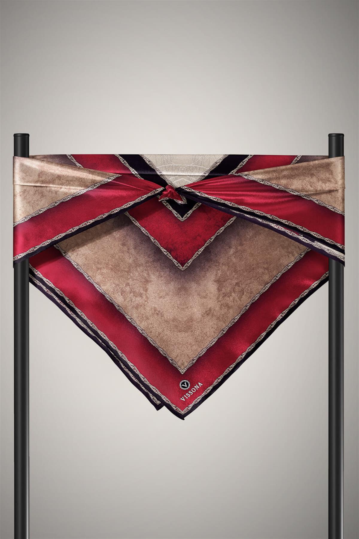 %100 Twill İpek Dokulu Geometrik Desenli Bordo - Siyah Renkli 90x90 Eşarp Dikim Şekli : El Dikişi