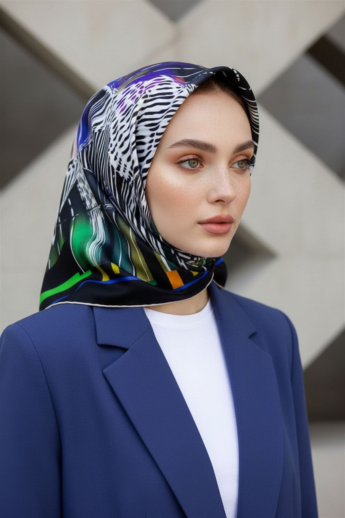 %100 Twill İpek Geometrik Desenli Siyah - Turuncu Renkli 90x90 Eşarp Dikim Şekli : El Dikişi
