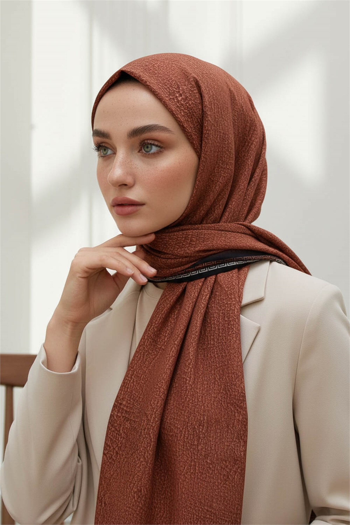 KREP DESENLİ TABA RENKLİ 75X195 KIRIŞMAZ ŞAL