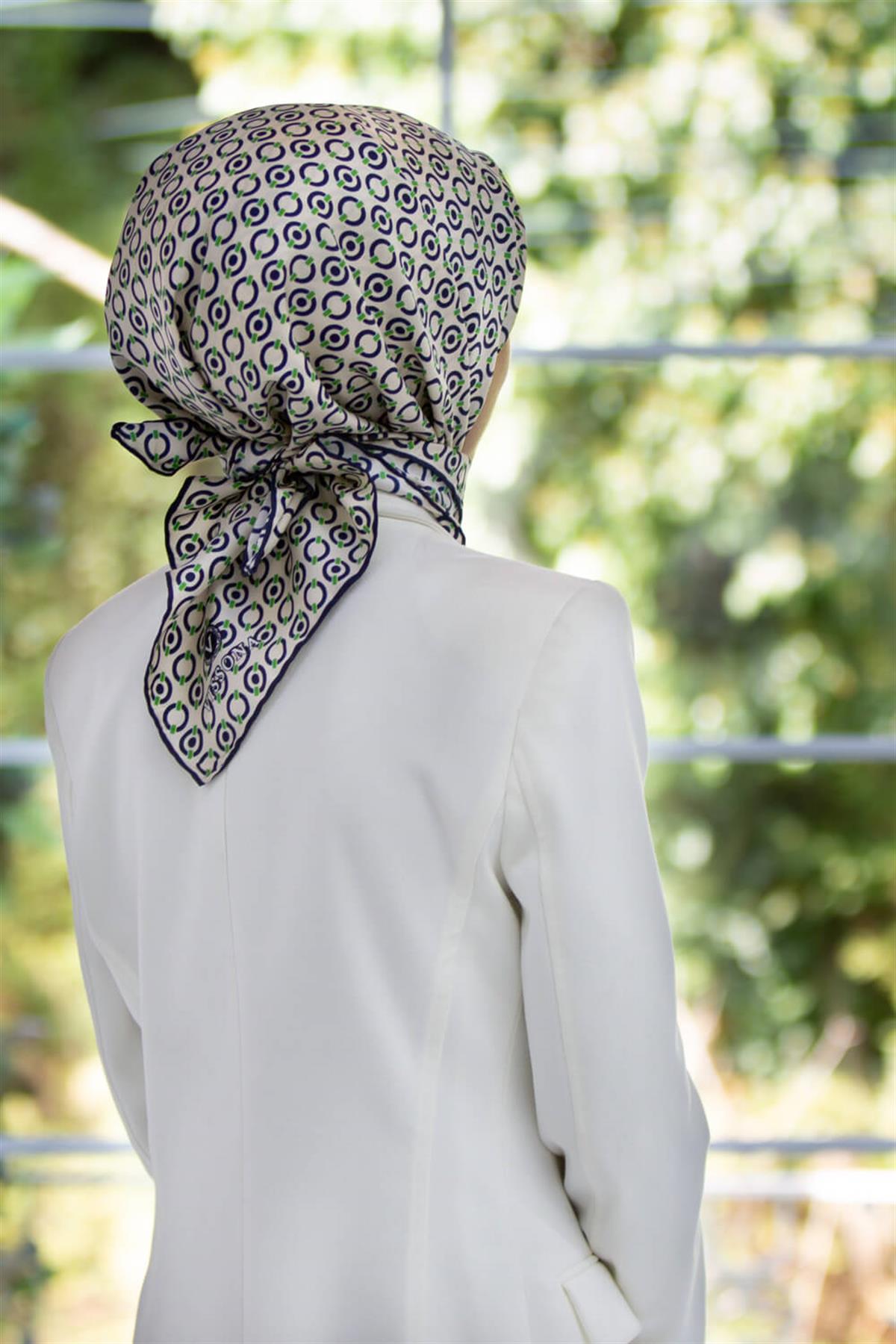 %100 Twill İpek Zincir Desenli Krem - Lacivert Renkli 90x90 Eşarp Kenar Dikiş Şekli El Dikişli