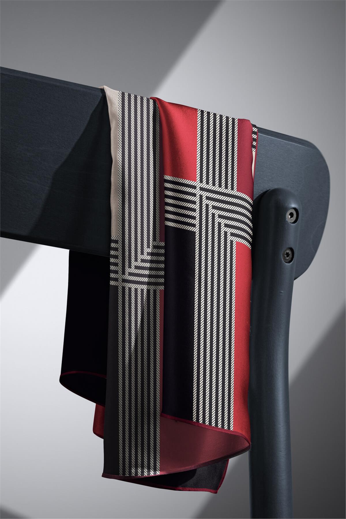 %100 Twill İpek Geometrik Desenli Bordo Renkli 90x90 Eşarp Dikim Şekli : El Dikişi