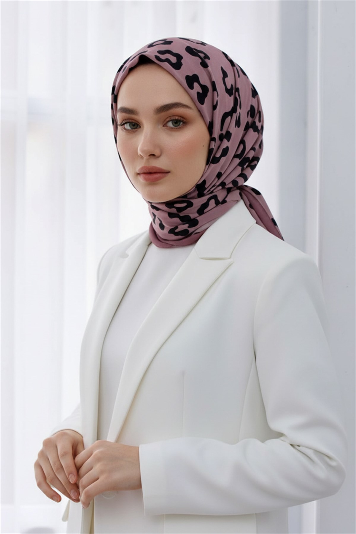KREP LEOPAR DESENLİ PUDRA RENKLİ 75X195 KIRIŞMAZ ŞAL