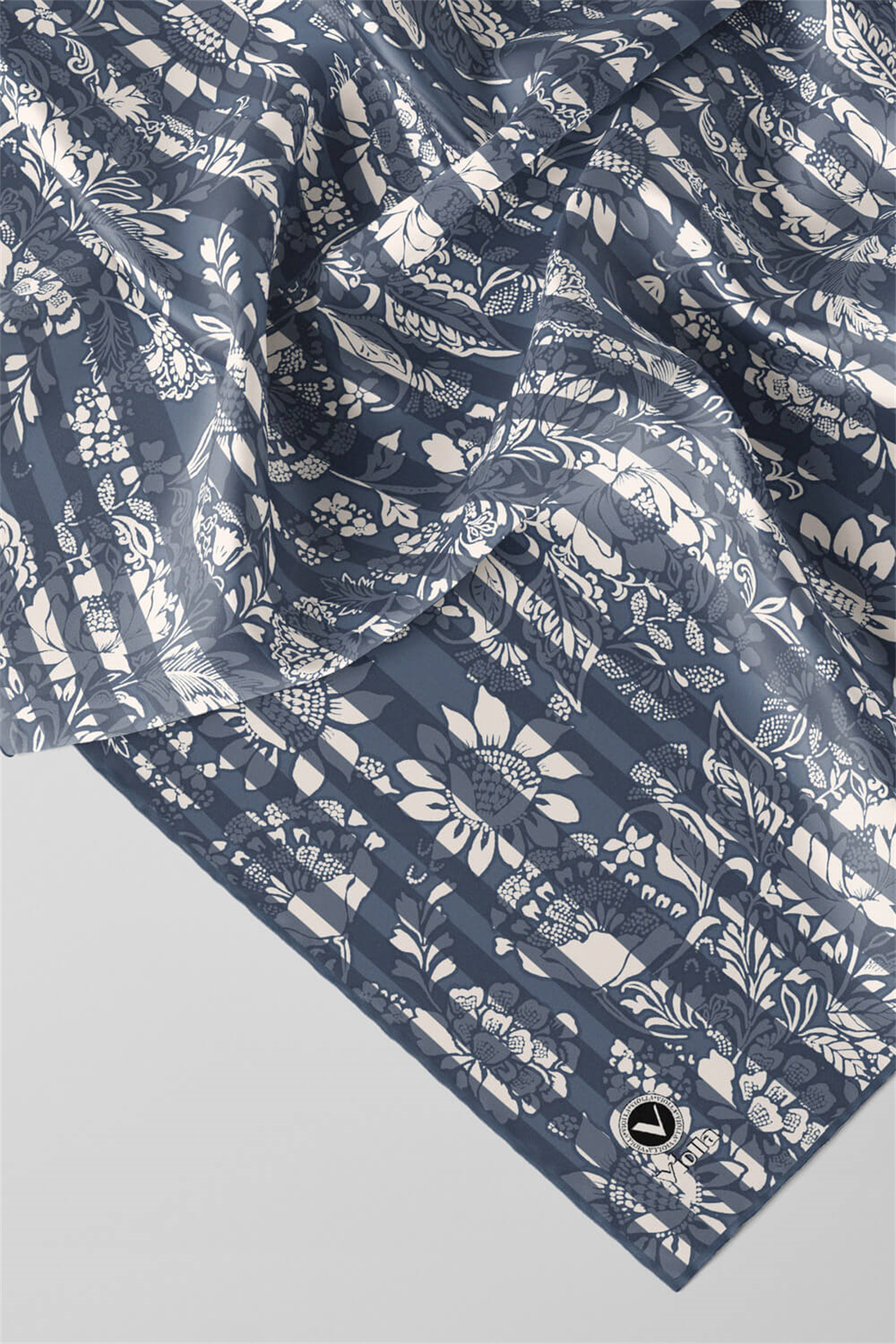 Twill Batik Şal Desenli İndigo Renkli 90x90 Eşarp (İpek İçermez) Kenar Dikiş Şekli El Dikişli