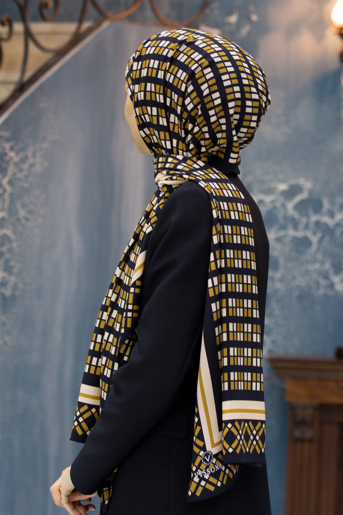 KREP KARE DESENLİ GOLD RENKLİ 75X195 KIRIŞMAZ ŞAL