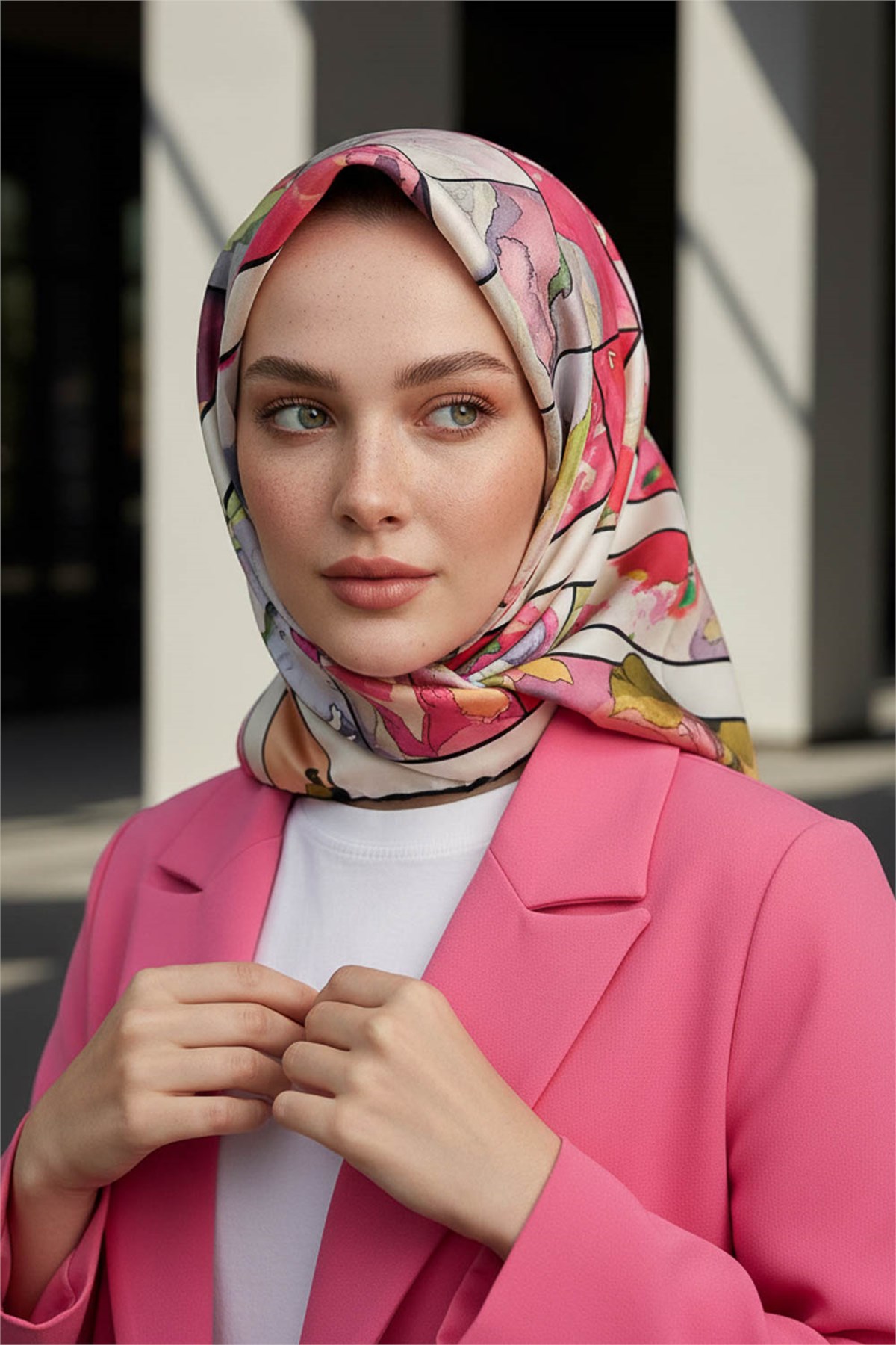 %100 Twill İpek Bahar Çiçekleri Desenli Gri - Kırmızı Renkli 90x90 Eşarp Kenar Dikiş Şekli El Dikişli