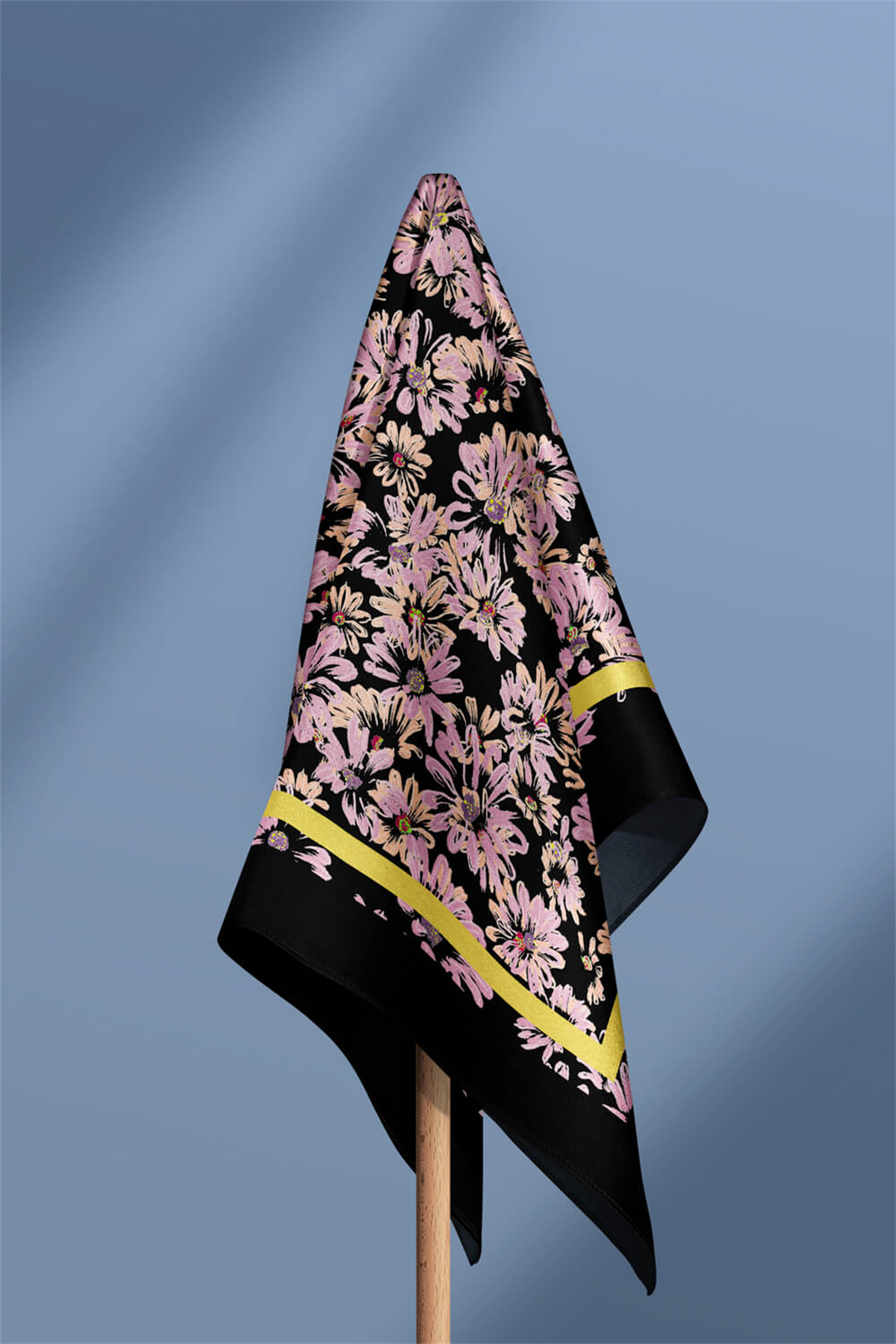 D12 Kadın Pembe Çiçek Desenli 50x50 Bandana