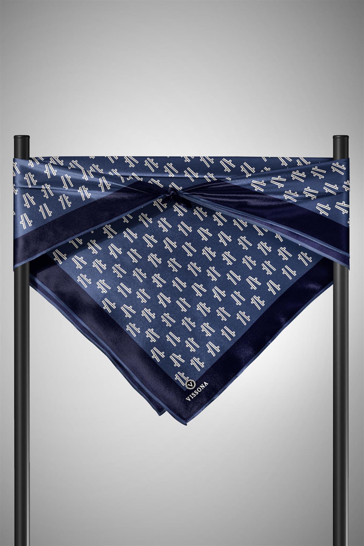 %100 Twill İpek Geometrik Desenli İndigo - Lacivert Renkli 90x90 Eşarp Dikim Şekli : El Dikişi