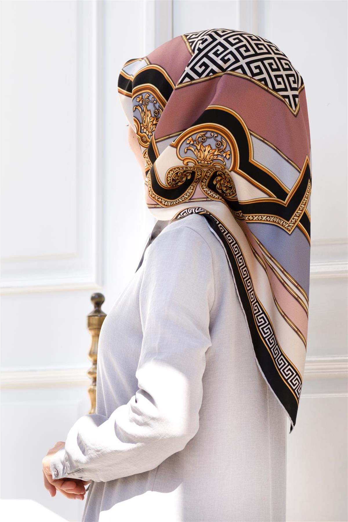 %100 Twill İpek Barok Desenli Pudra - Gri Renkli 90x90 Eşarp Dikim Şekli : El Dikişi