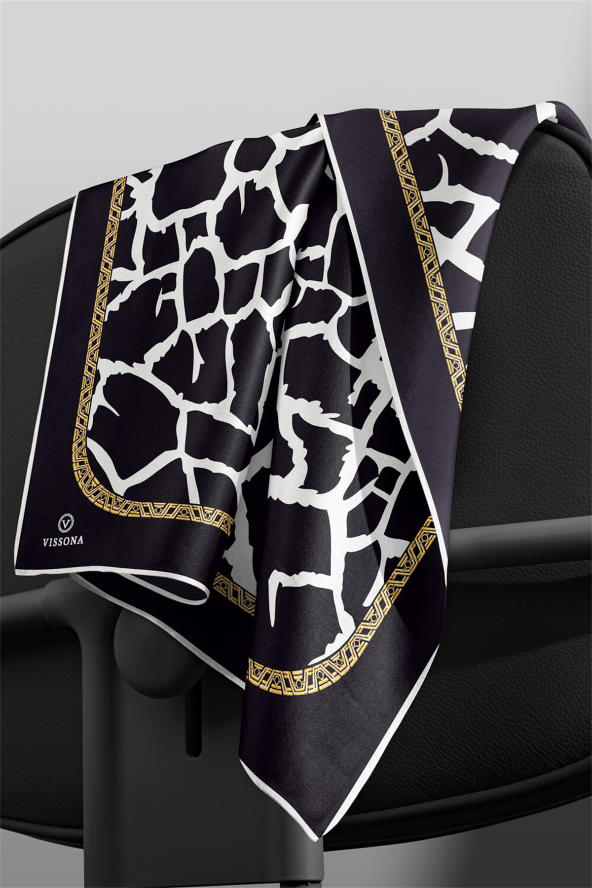 % 57 İPEK % 43 VİSKON Twill Taş Desenli Siyah - Krem Renkli 90x90 Eşarp Dikim Şekli: El Dikişi