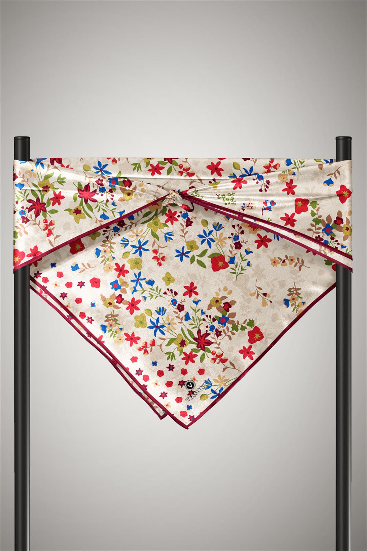 %100 Twill İpek Çıtır Çiçek Desenli Krem - Bordo Renkli 90x90 Eşarp Dikim Şekli : El Dikişi