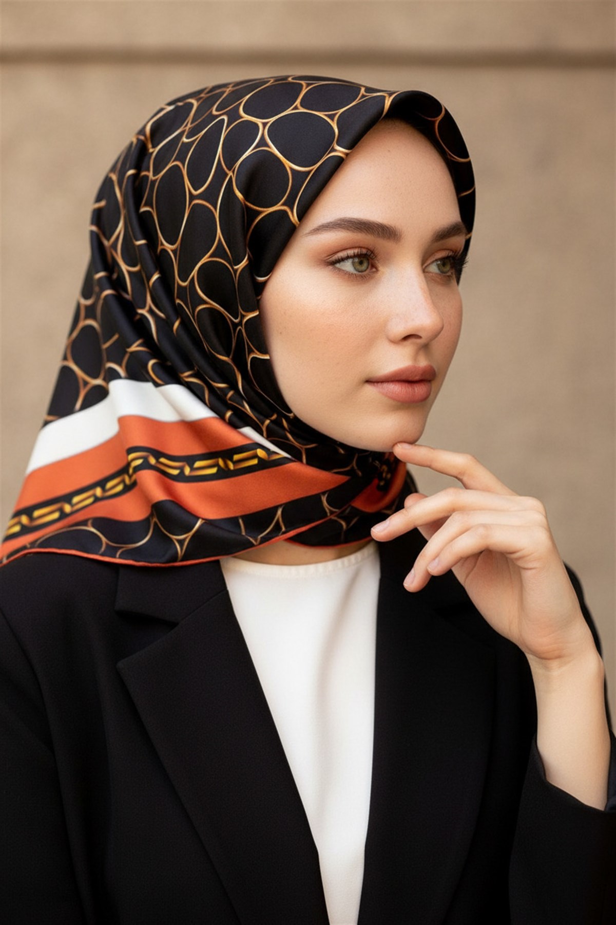 %100 Twill İpek Zincir Desenli Siyah - Taba Renkli 90x90 Eşarp Kenar Dikiş Şekli El Dikişli