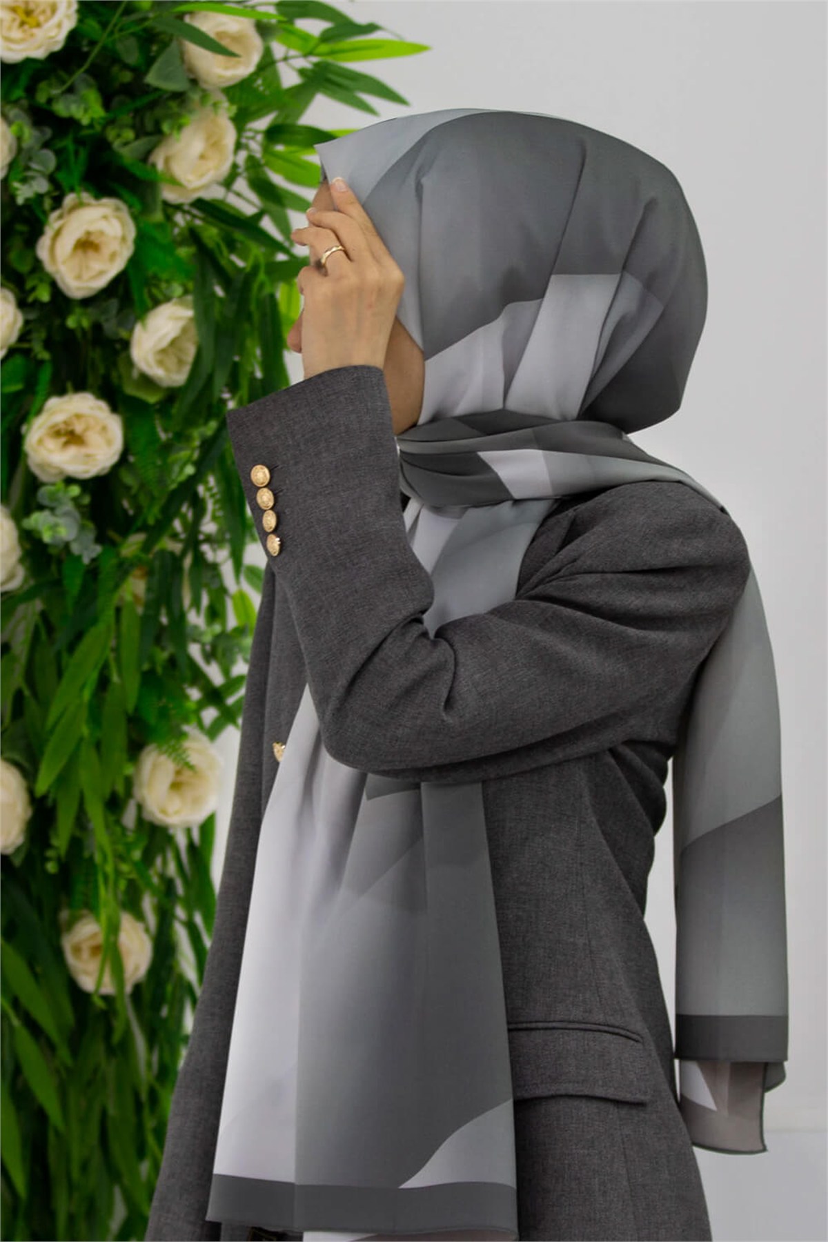 KREP TONSÜRTON DESENLİ GÜMÜŞ RENKLİ 75X195 KIRIŞMAZ ŞAL