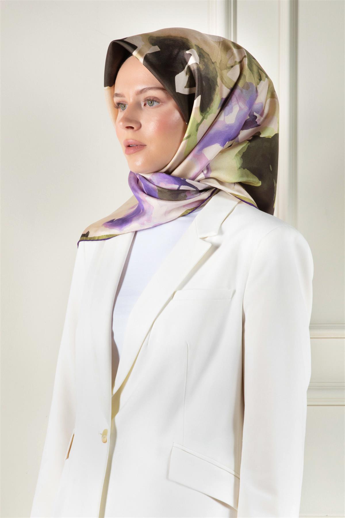 %100 Twill İpek Yaprak Desenli Haki Yeşili - Mor Renkli 90x90 Eşarp Dikim Şekli : El Dikişi