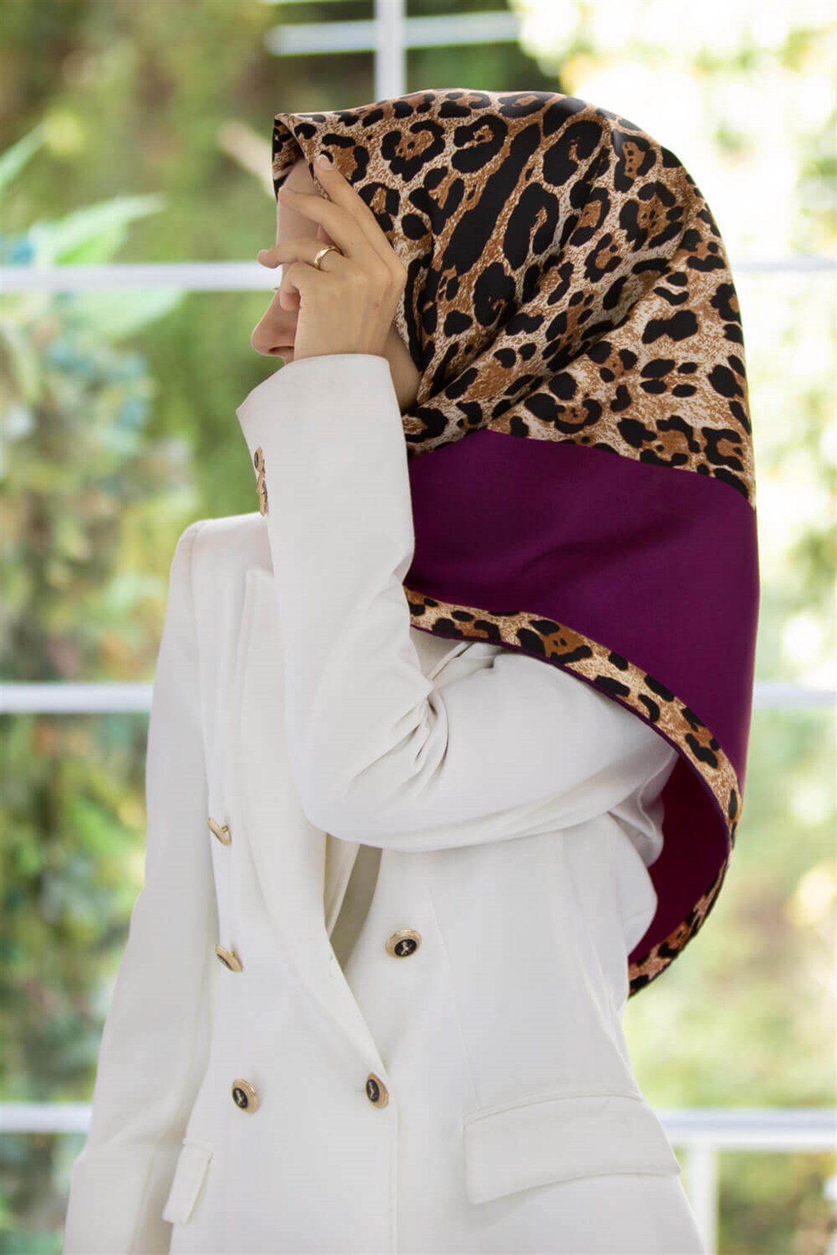 %100 Twill İpek Leopar Desenli Mürdüm Renkli 90x90 Eşarp Dikim Şekli : El Dikişi