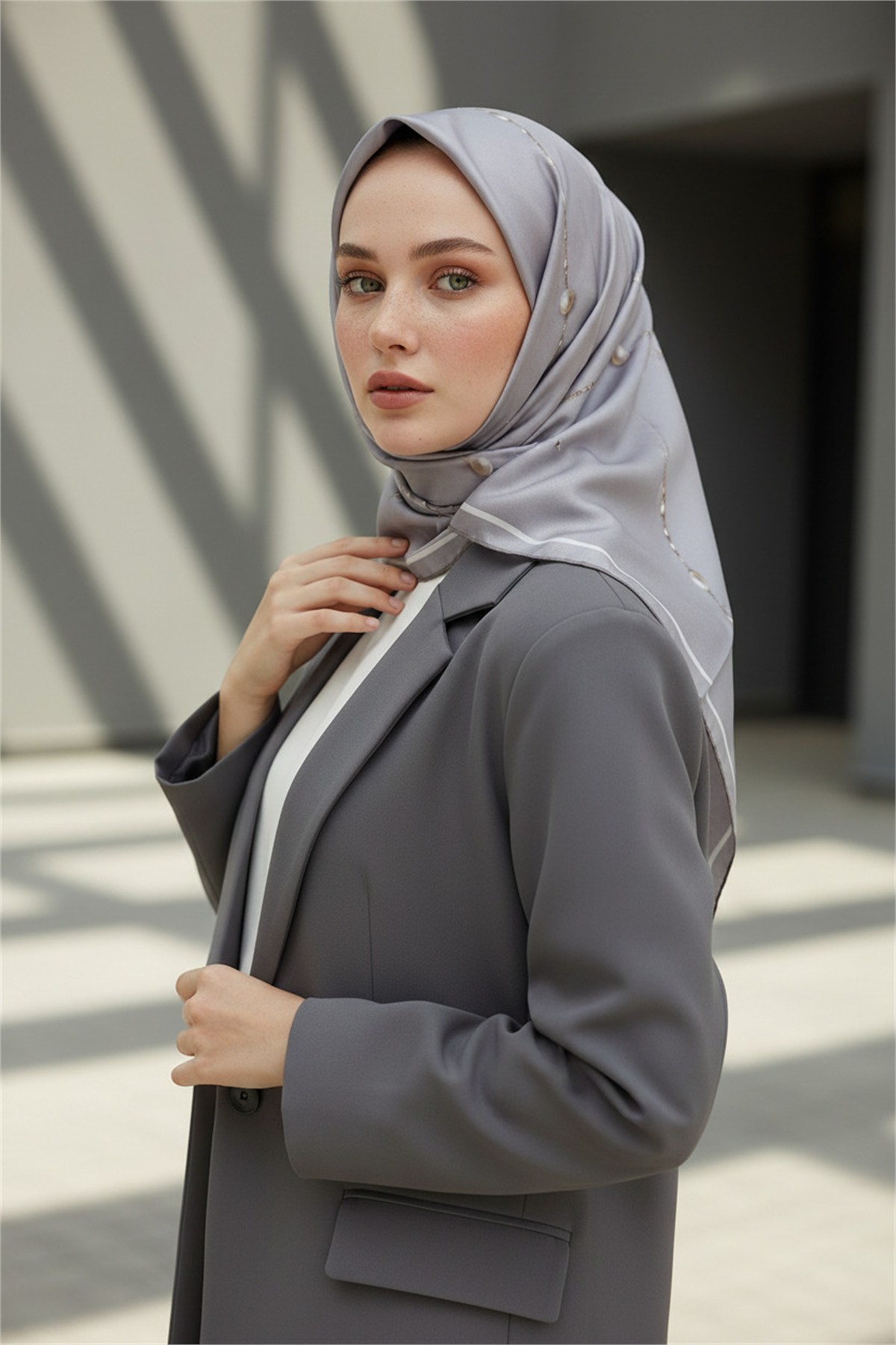 %100 Twill İpek İnci Desenli 90x90 Eşarp Dikim Şekli : El Dikişi
