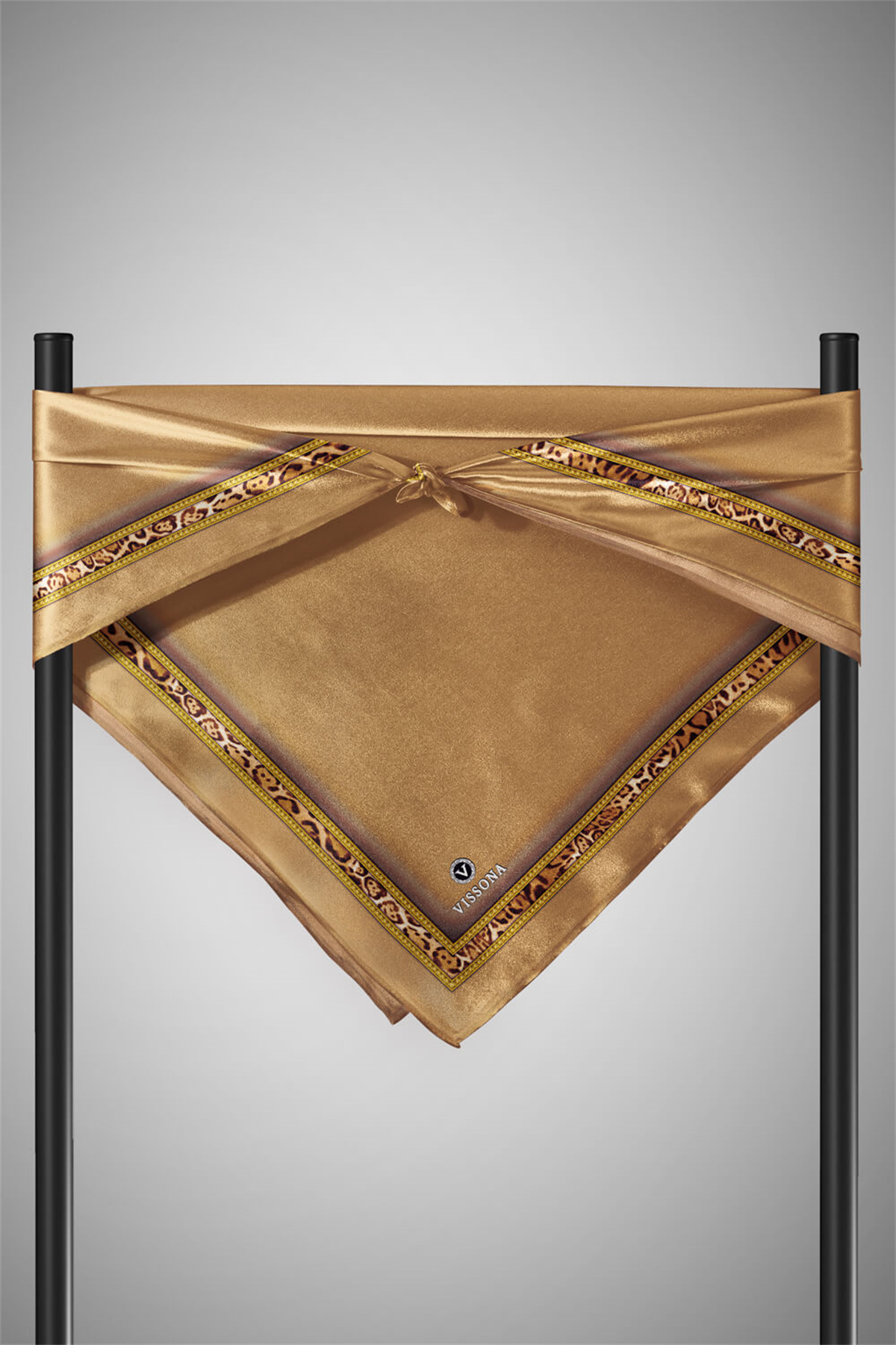 %100 Twill İpek Bordürü Leoparlı Düz Desenli Gold - Gold Renkli 90x90 Eşarp Dikim Şekli : El Dikişi