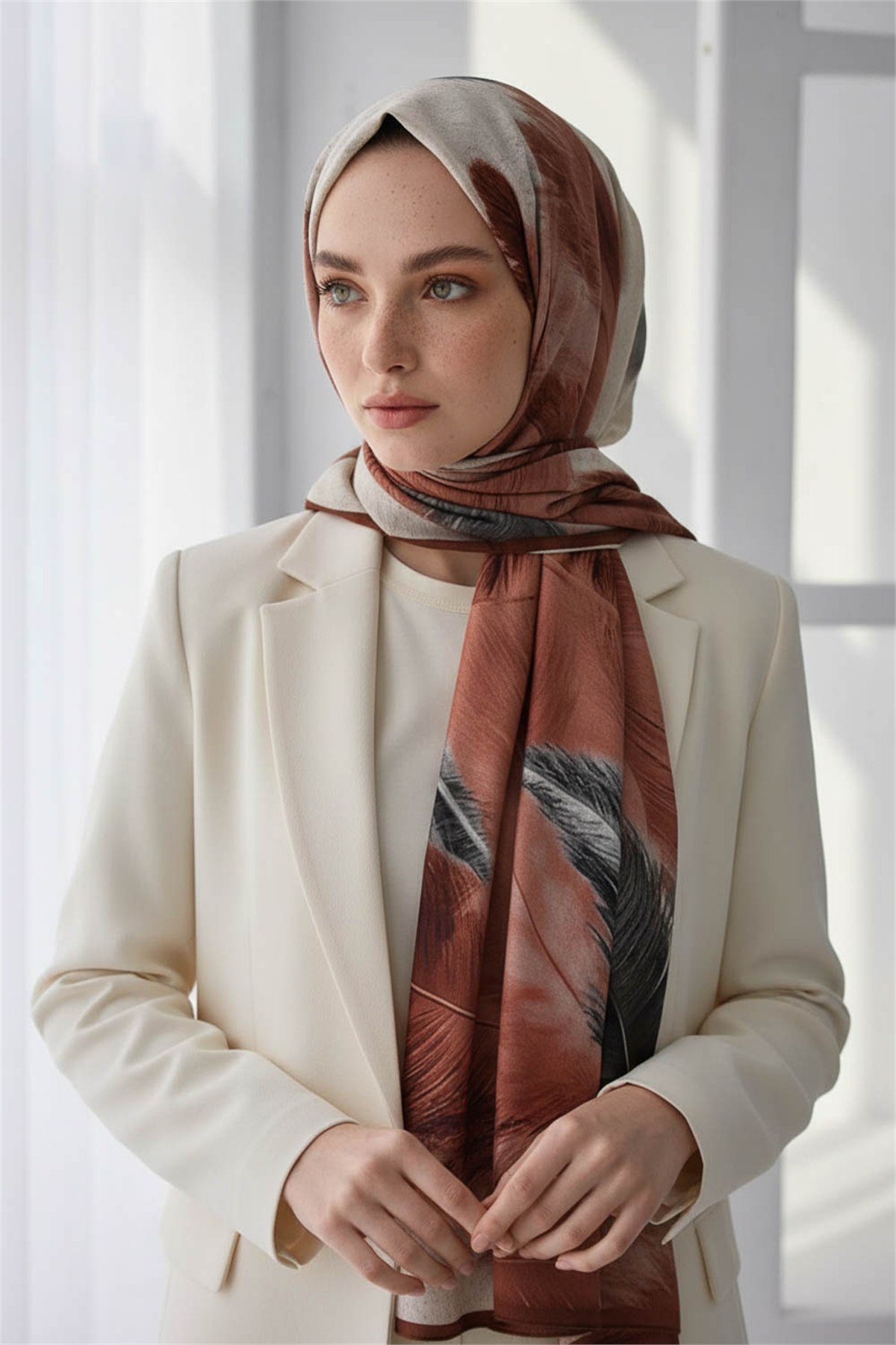 KREP YAPRAK DESENLİ GÜL KURUSU - GRİ RENKLİ 75X195 KIRIŞMAZ ŞAL