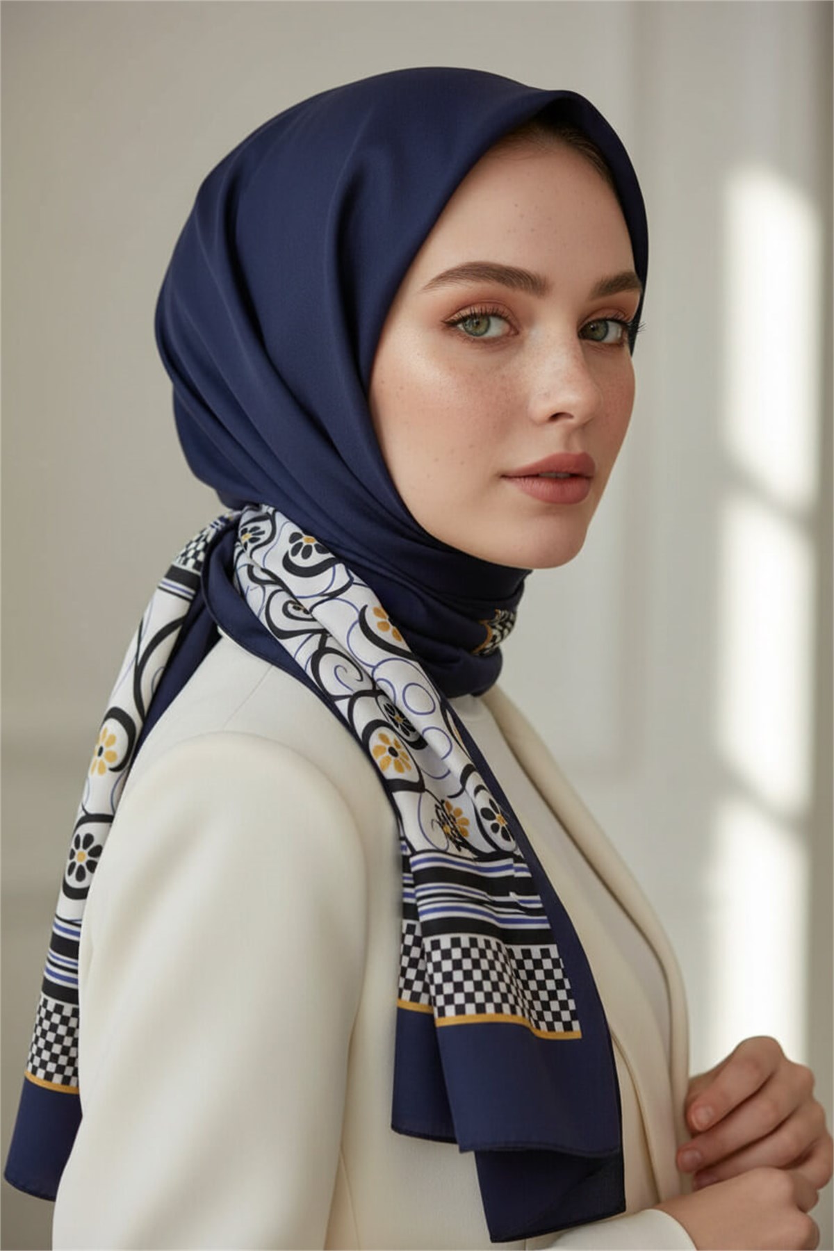 KREP KENAR MOTİFİ ÇİÇEK DESENLİ LACİVERT RENKLİ 75X195 KIRIŞMAZ ŞAL