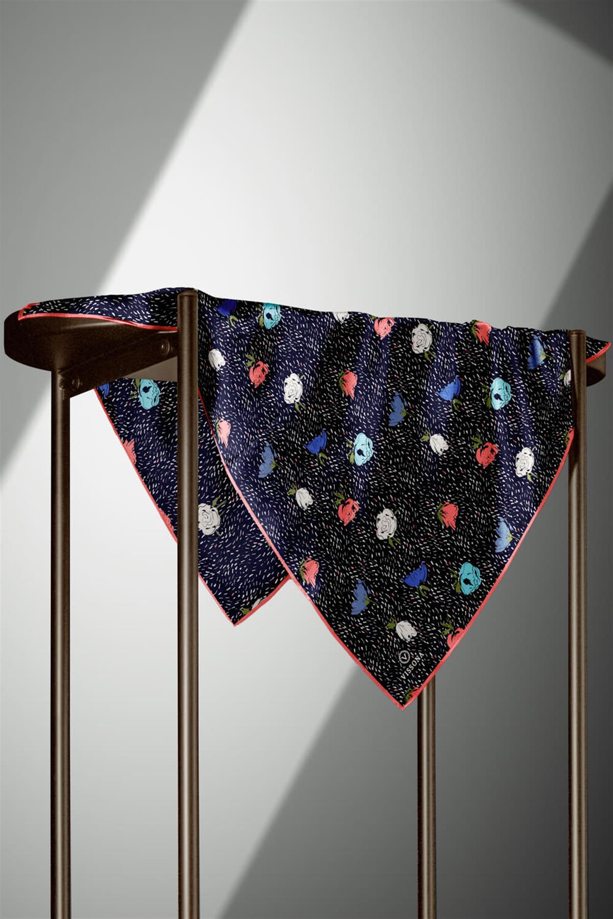 %100 Twill İpek Çıtır Çiçek Desenli Lacivert - Saks Renkli 90x90 Eşarp Dikim Şekli : El Dikişi