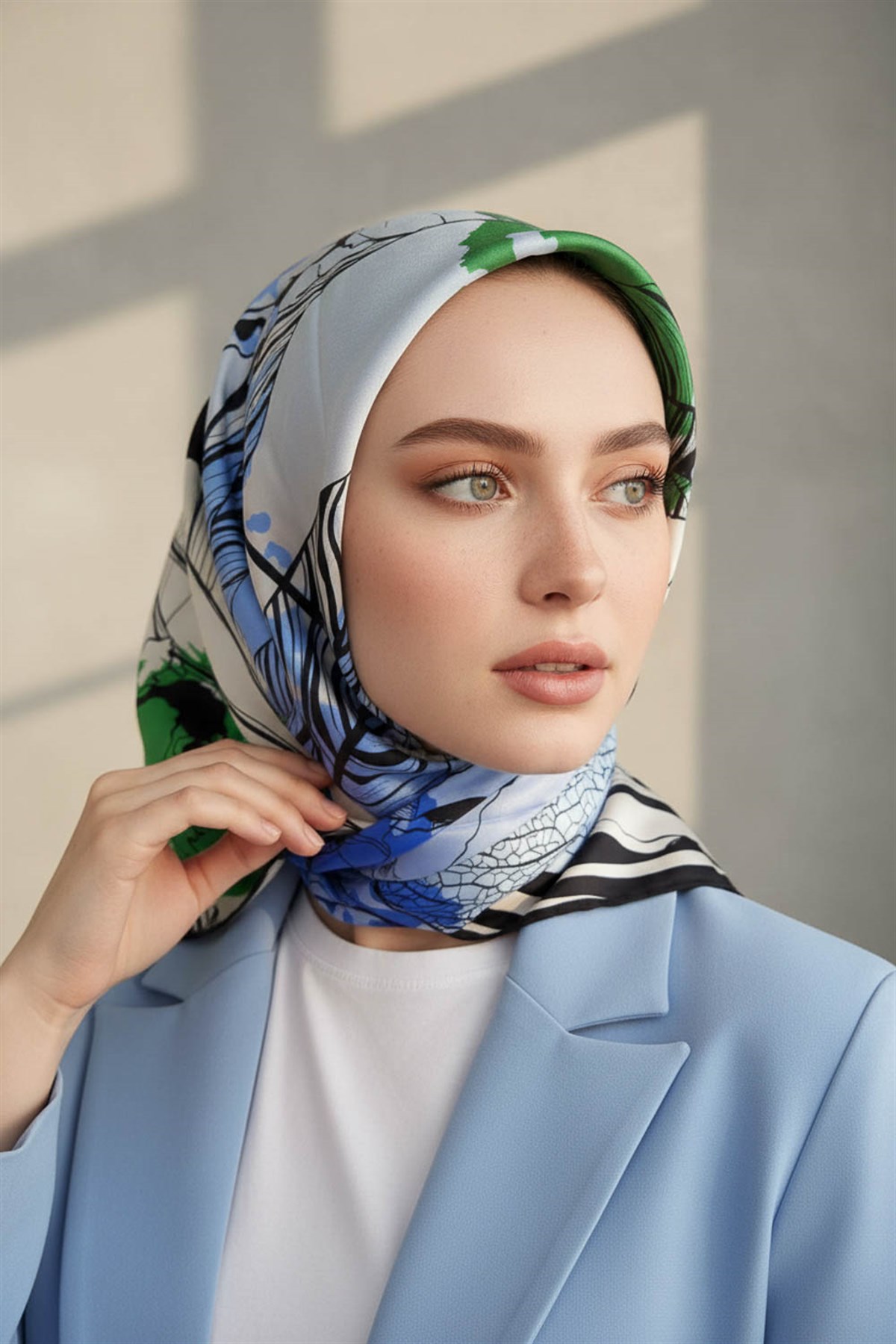 %100 Twill İpek Yaprak Desenli Saks - Zümrüt Yeşili Renkli 90x90 Eşarp Dikim Şekli : El Dikişi