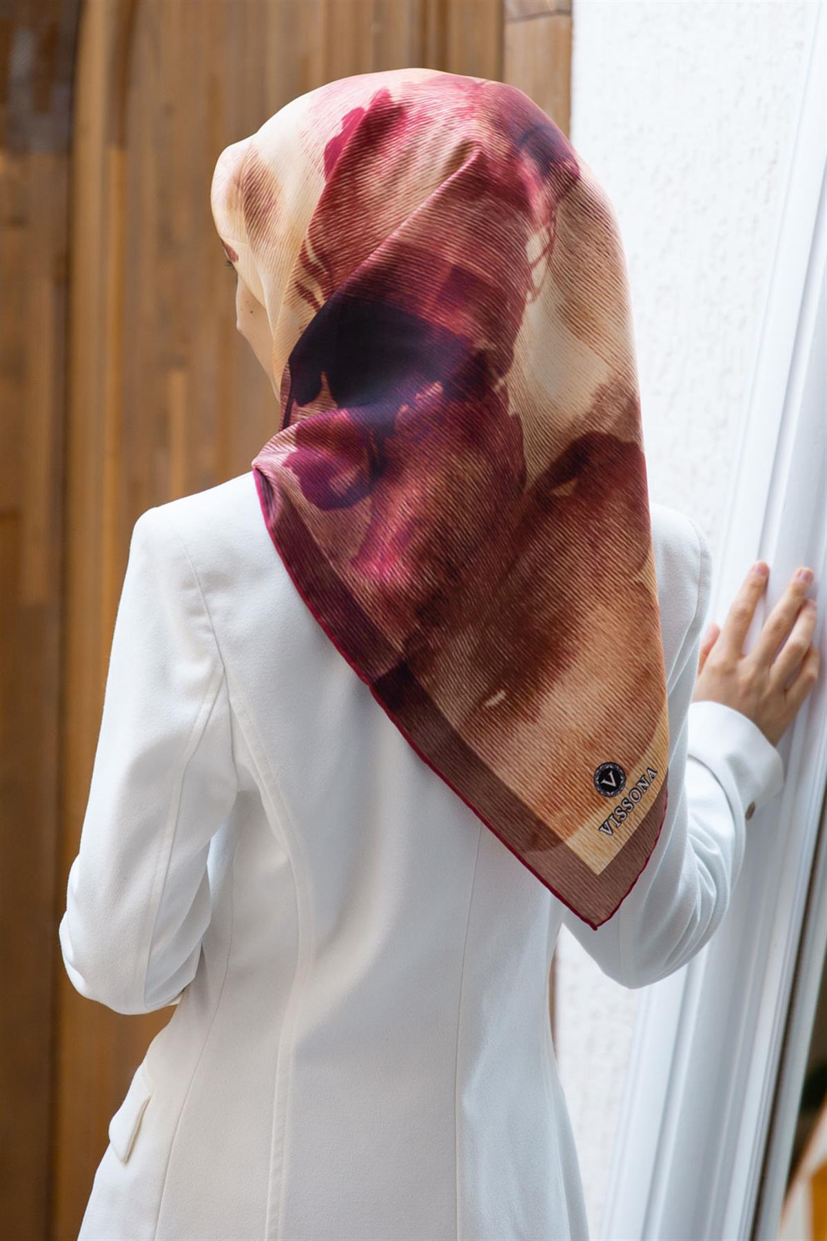 %100 Twill İpek Yaprak Desenli Bordo Renkli 90x90 Eşarp Dikim Şekli : El Dikişi