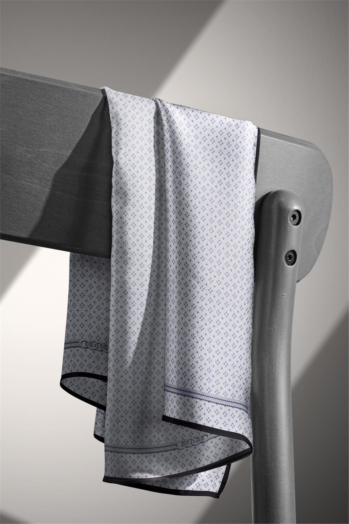 %100 Twill İpek Zincir Desenli Gümüş - Siyah Renkli 90x90 Eşarp Dikim Şekli : El Dikişi