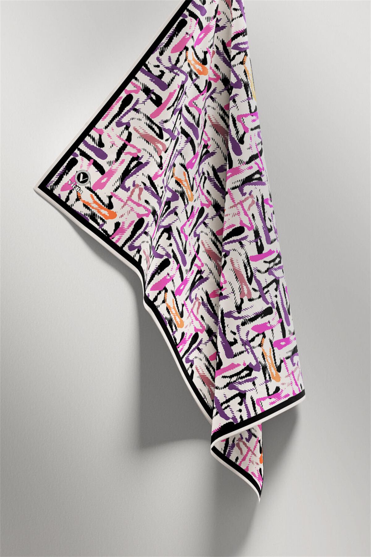 Twill Geometrik Desenli Beyaz - Mor Renkli 90x90 Eşarp (İpek İçermez) Dikim Şekli : El Dikişi