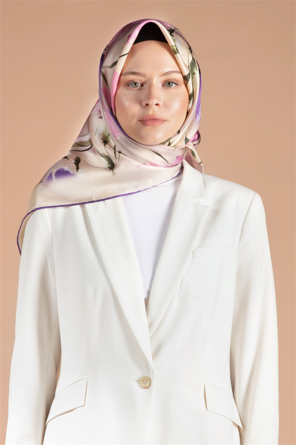 %100 Twill İpek Çiçek Desenli Mor - Pembe Renkli 90x90 Dikim Şekli : El Dikişi Eşarp