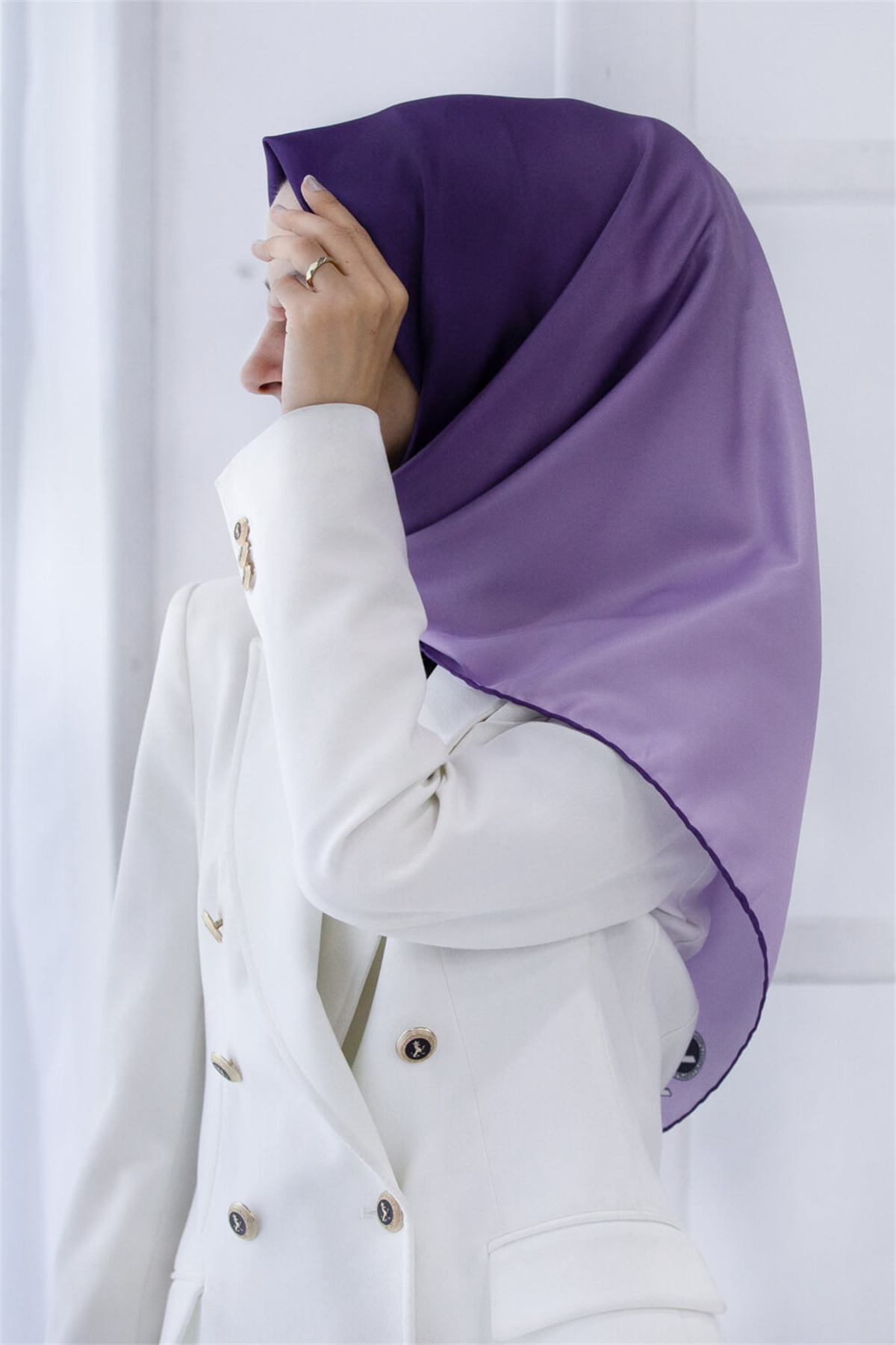 Twill Degrade Desenli Lila Renkli 90x90 Eşarp (İpek İçermez) Dikim Şekli : El Dikişi