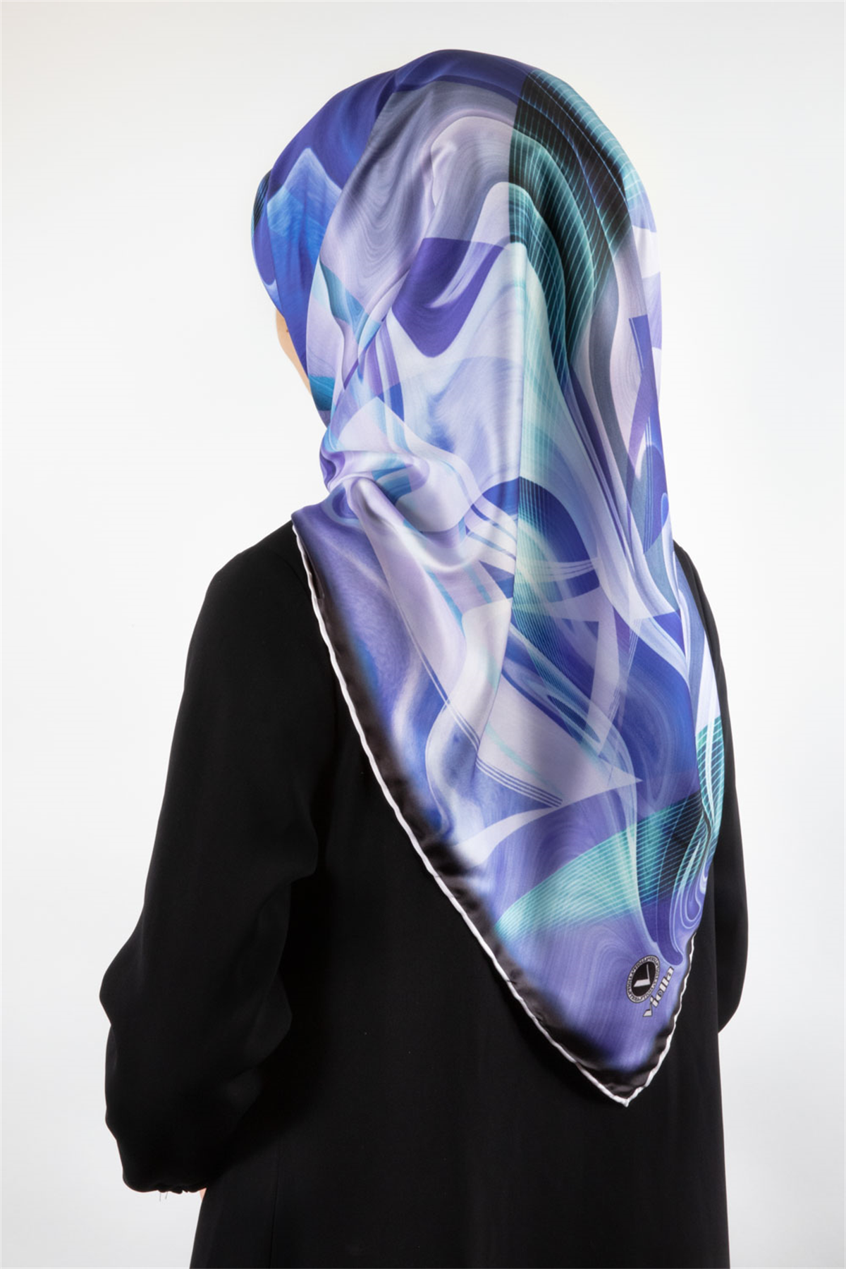 Twill Soyut Dalga Desenli Saks Renkli 90x90 Eşarp (İpek İçermez) Dikim Şekli : El Dikişi