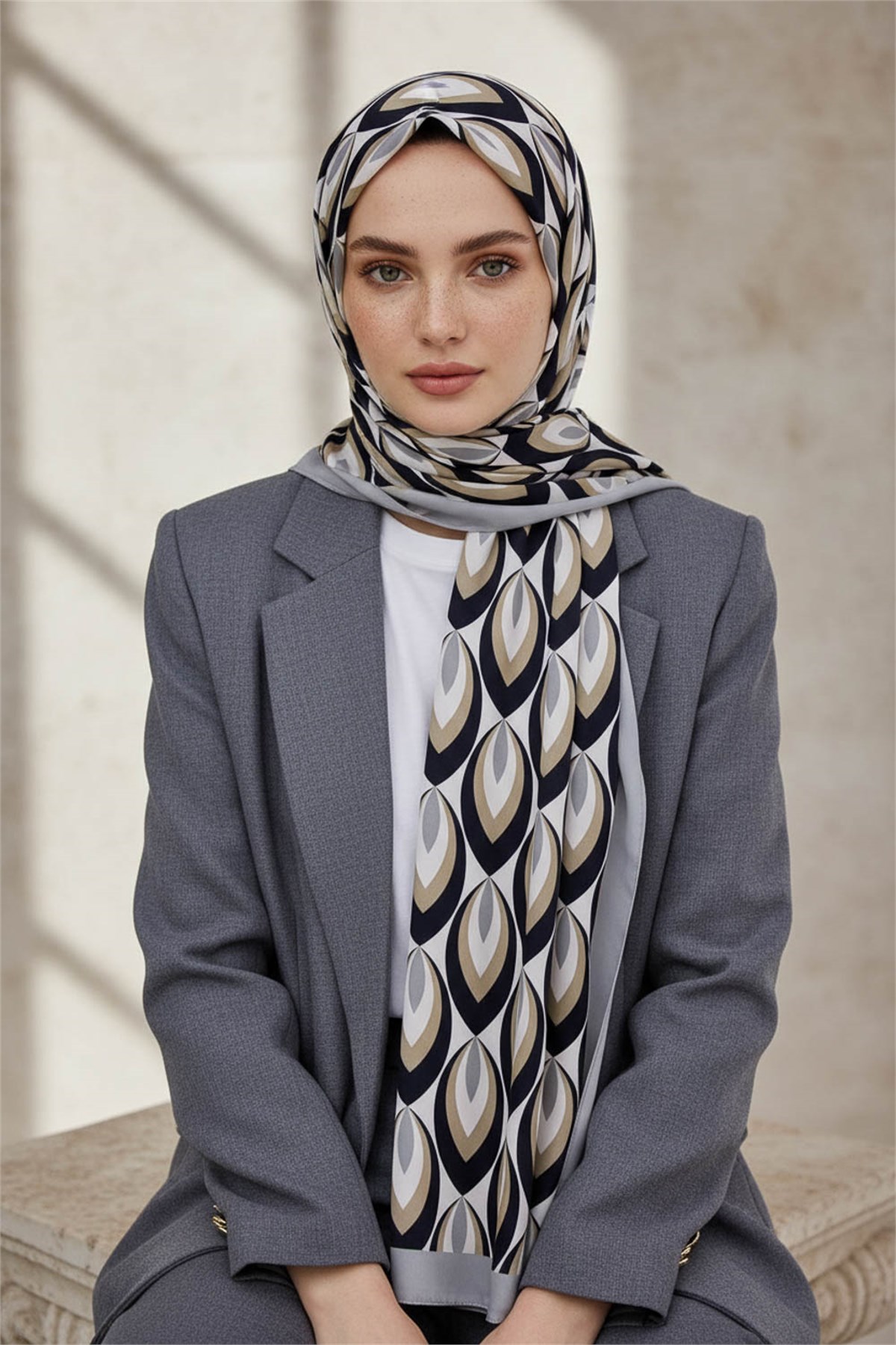 KREP GEOMETRİK DESENLİ GRİ RENKLİ 75X195 KIRIŞMAZ ŞAL