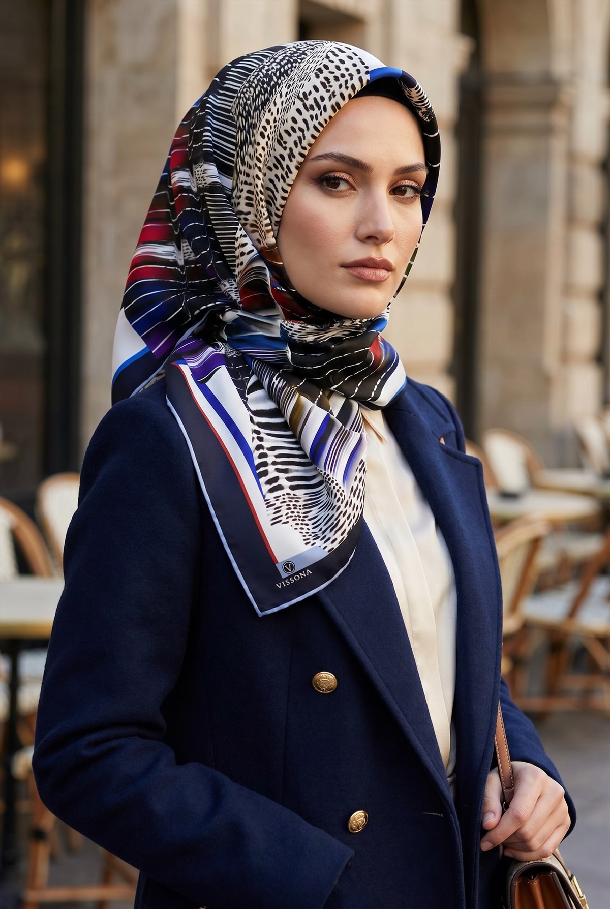 %100 Twill İpek Geometrik Desenli Lacivert - Kırmızı Renkli 90x90 Eşarp Dikim Şekli : El Dikişi