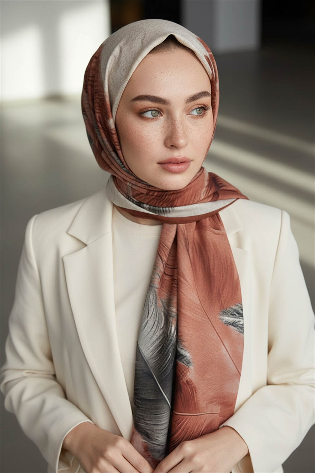 KREP YAPRAK DESENLİ GÜL KURUSU - GRİ RENKLİ 75X195 KIRIŞMAZ ŞAL