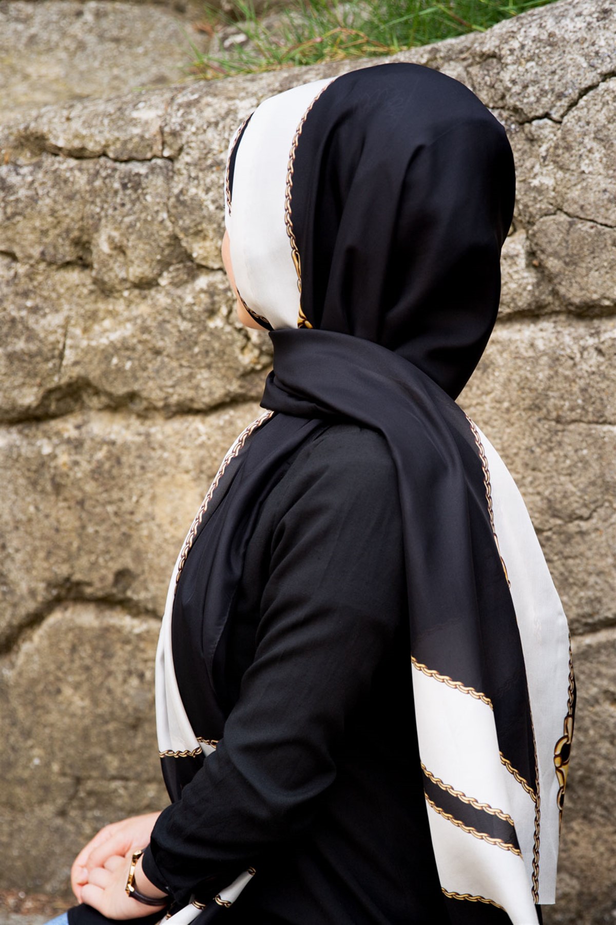 %100 İpek Geometrik Desenli Siyah - Krem Renkli 92x210 Şal