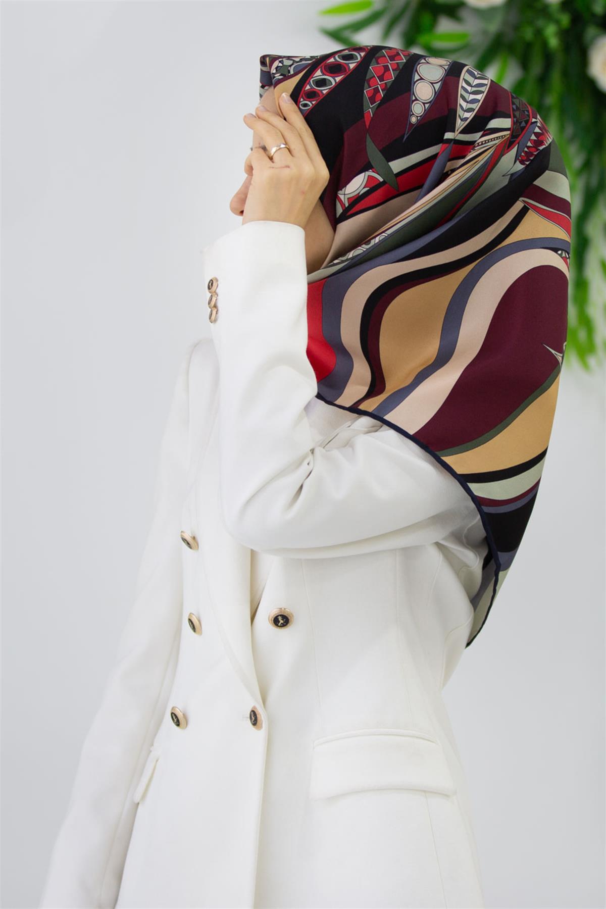 100% Twill Etnik Yaprak Desenli Kırmızı Renkli 90x90 Dikim Şekli : El Dikişi Eşarp