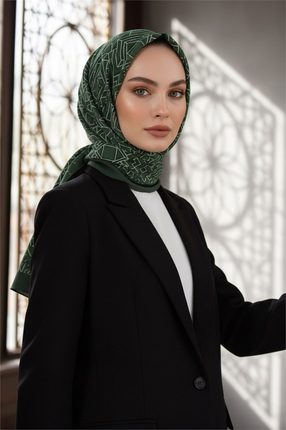 KREP GEOMETRİK DESENLİ SU YEŞİLİ - PETROL YEŞİLİ RENKLİ 75X195 KIRIŞMAZ ŞAL