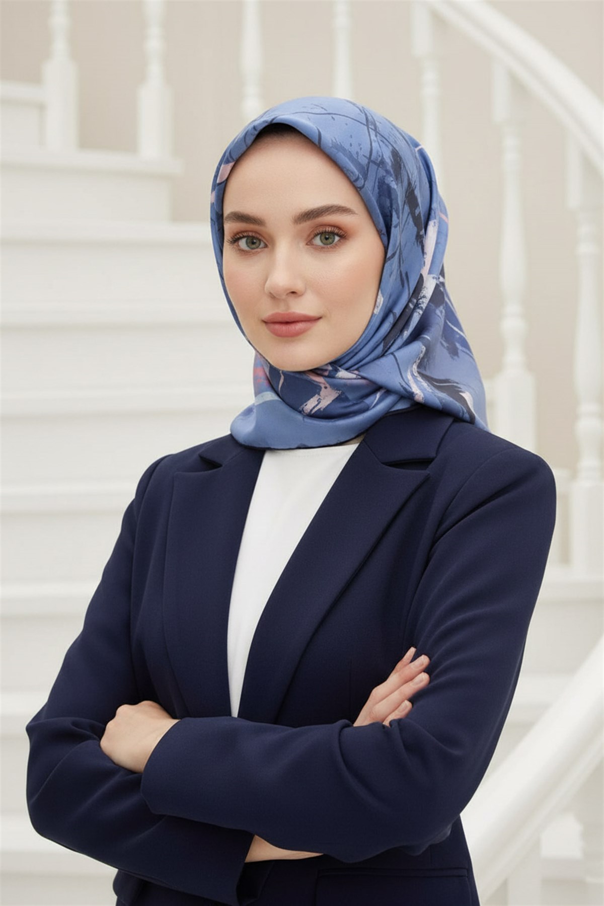 %57 İPEK %43 VİSKON Twill İpek Geometrik Desenli İndigo - Gül Kurusu Renkli 90x90 Eşarp Dikim Şekli : El Dikişi