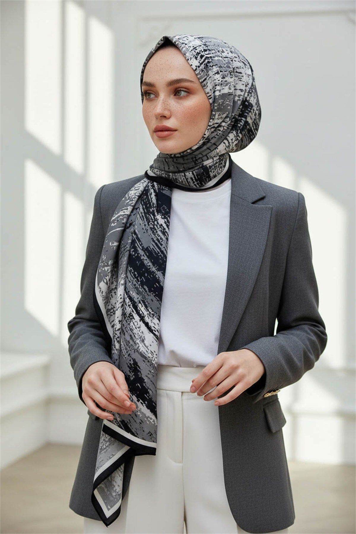 KREP FIRÇA DESENLİ SİYAH RENKLİ 75X195 KIRIŞMAZ ŞAL