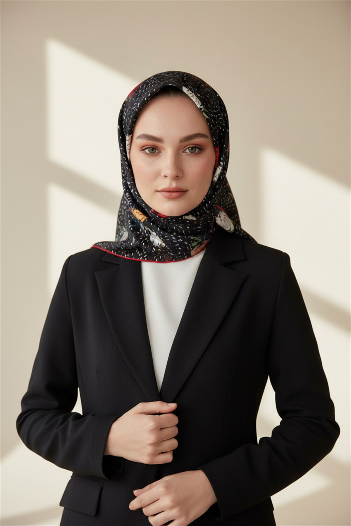 %100 Twill İpek Çıtır Çiçek Desenli Kırmızı - Bordo Renkli 90x90 Eşarp Dikim Şekli : El Dikişi